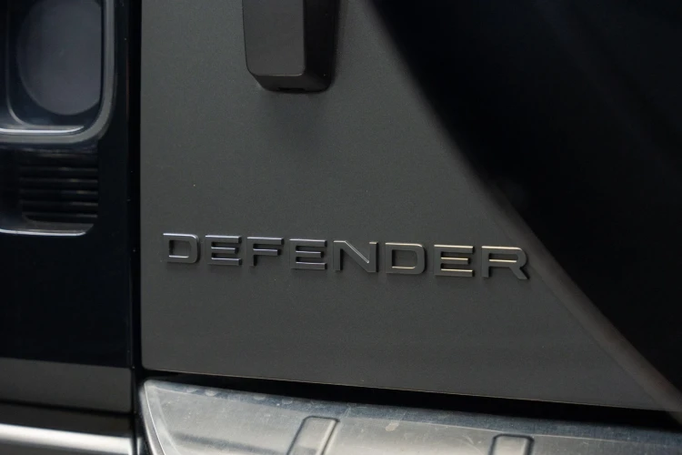 Vehicle Image 25