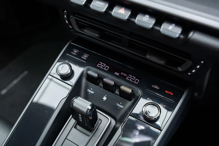 Vehicle Image 24
