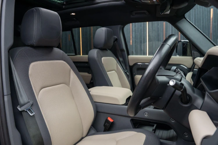 Vehicle Image 12