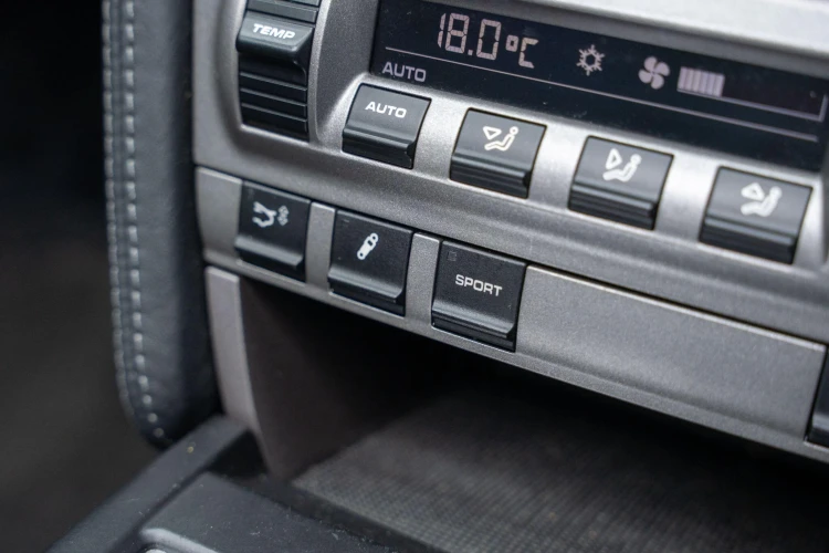 Vehicle Image 32