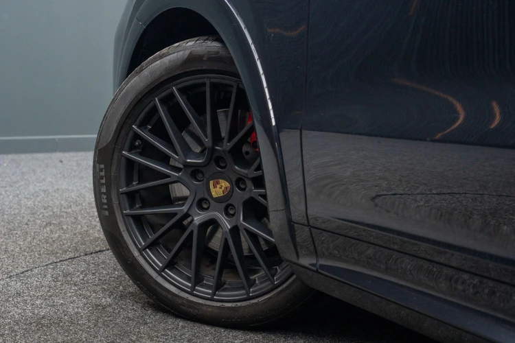 Vehicle Image 13