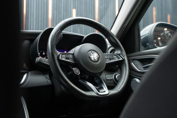 Vehicle Image 30