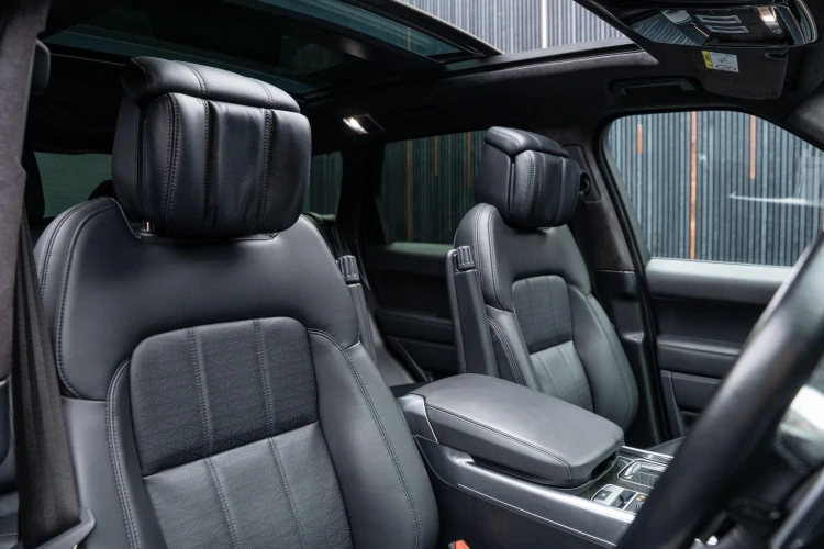 Vehicle Image 12