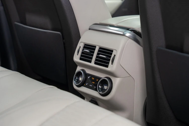 Vehicle Image 36