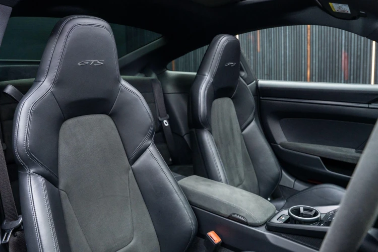 Vehicle Image 12