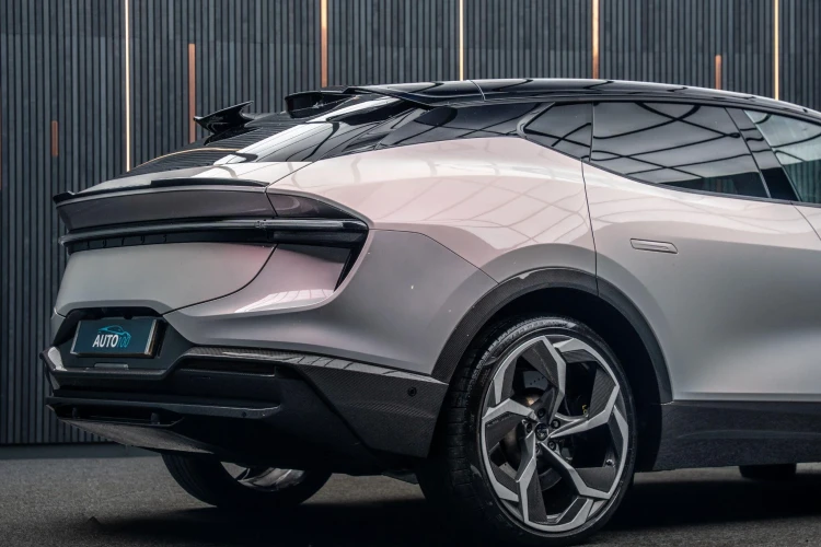 Vehicle Image 21