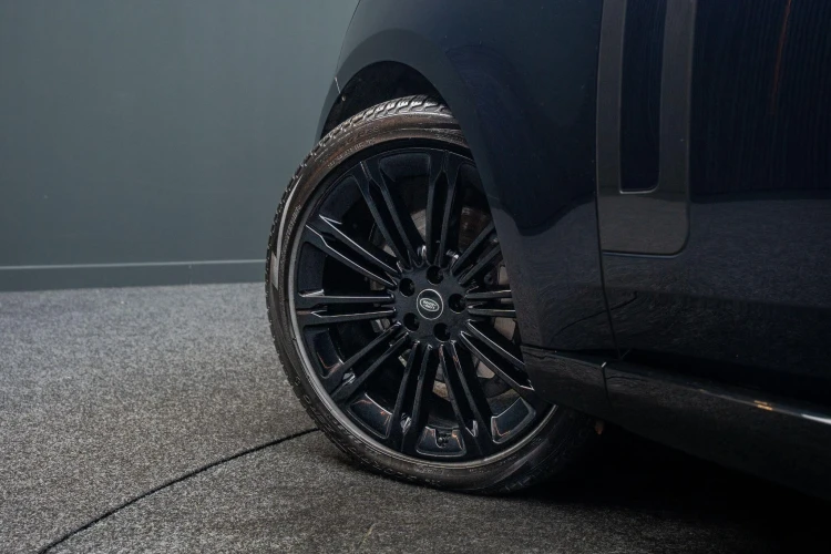 Vehicle Image 13