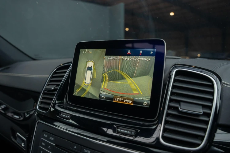 Vehicle Image 8
