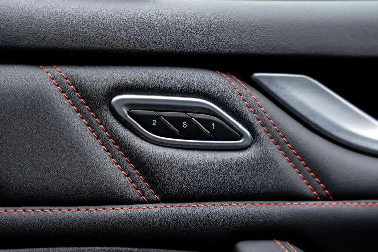 Vehicle Image 16