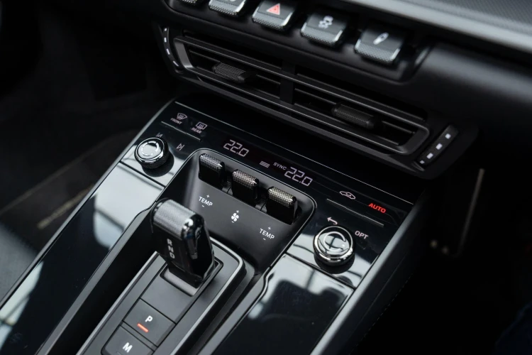 Vehicle Image 32