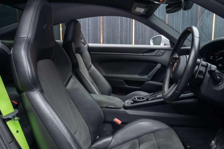 Vehicle Image 32