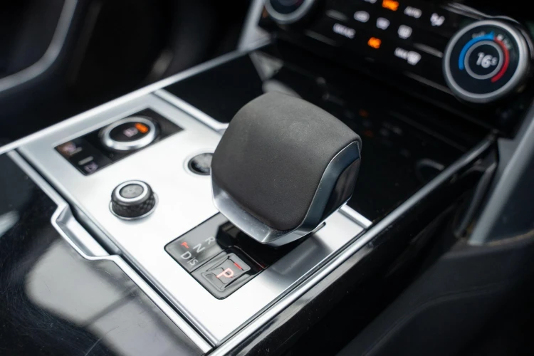 Vehicle Image 32