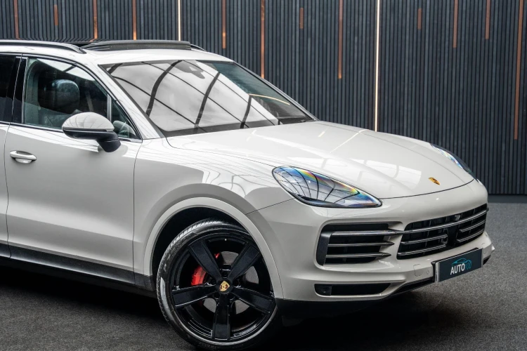 Vehicle Image 9