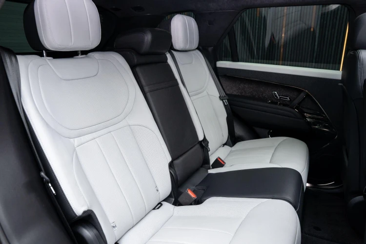 Vehicle Image 14
