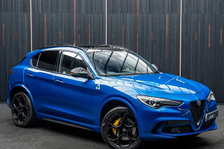 Vehicle Image 5