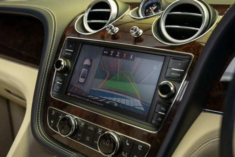 Vehicle Image 8