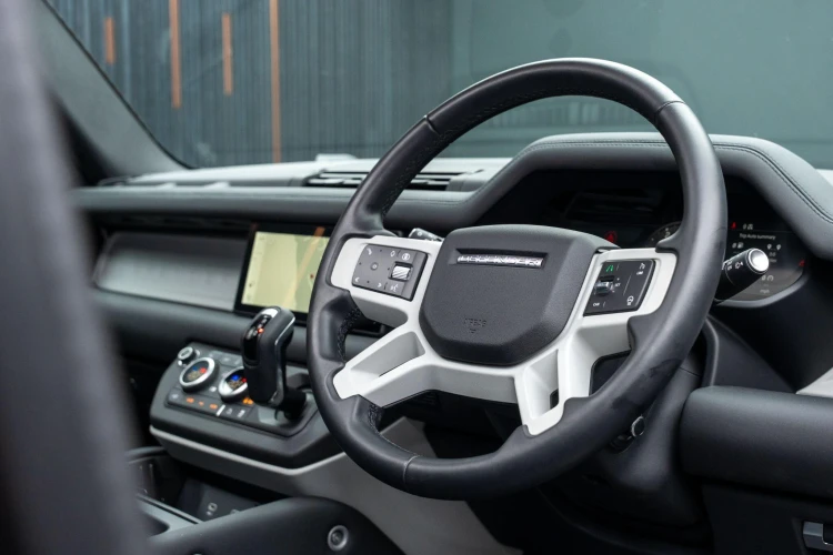Vehicle Image 32