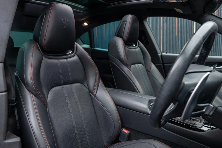Vehicle Image 12