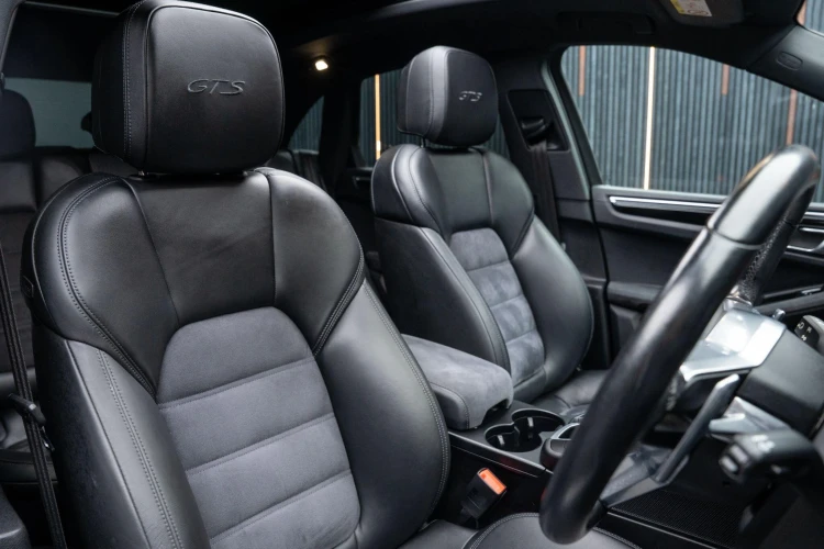 Vehicle Image 12