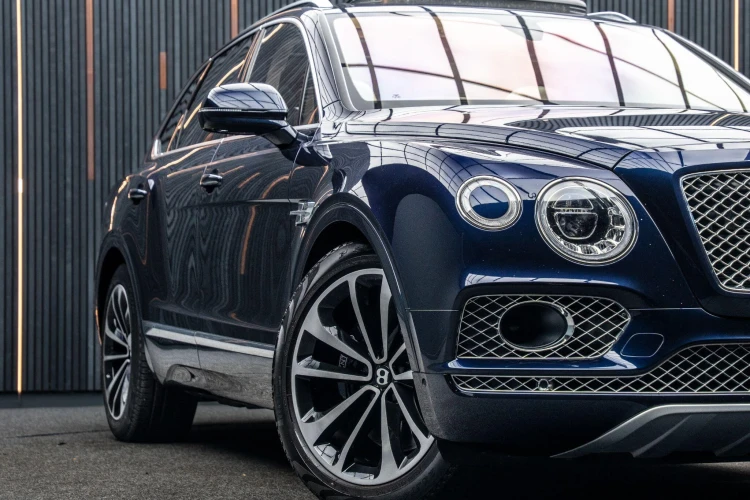 Vehicle Image 9