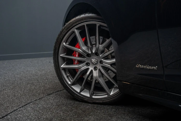 Vehicle Image 13