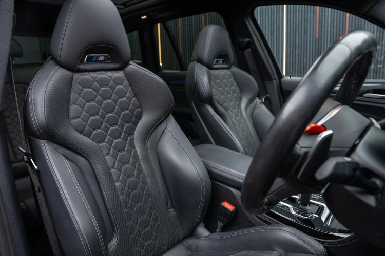 Vehicle Image 12