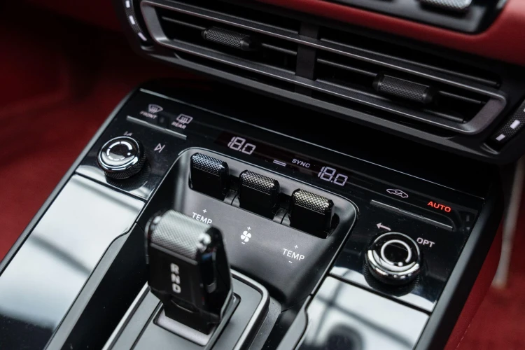 Vehicle Image 30