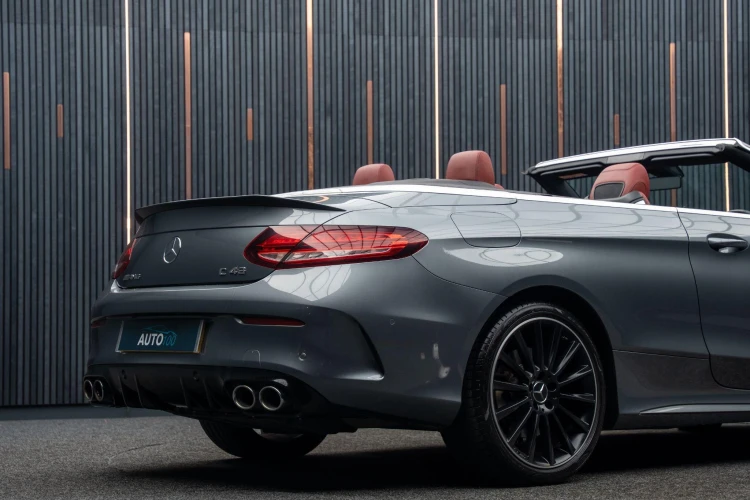 Vehicle Image 23