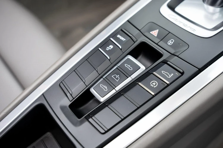 Vehicle Image 22