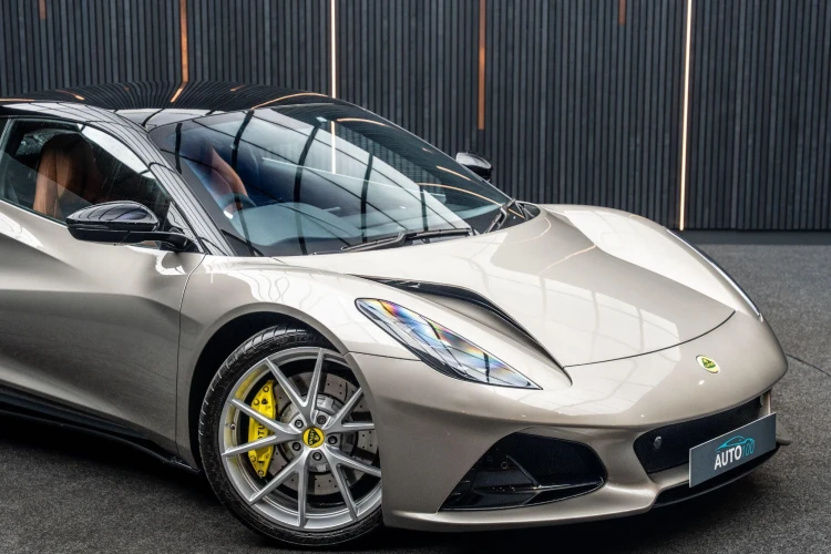 Vehicle Image 9