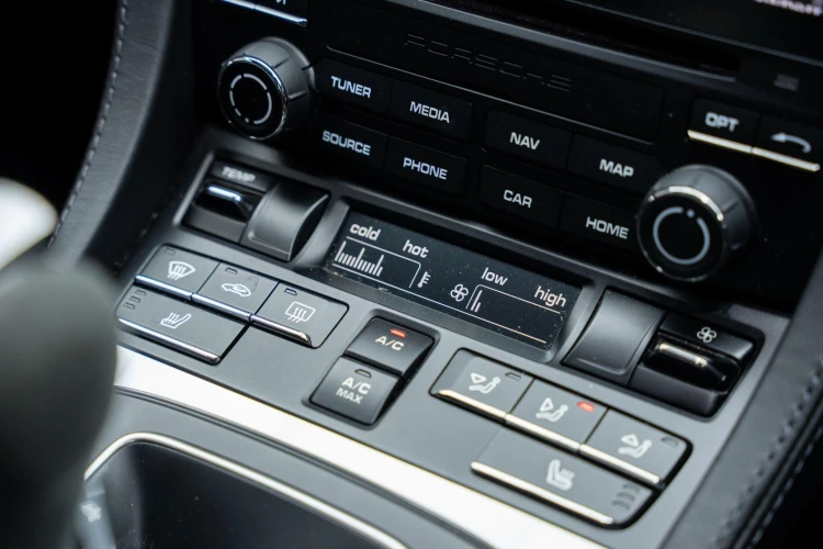 Vehicle Image 16