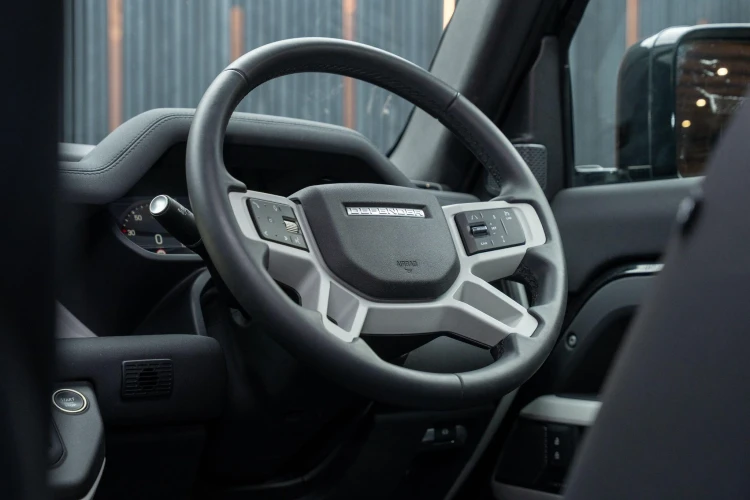 Vehicle Image 32