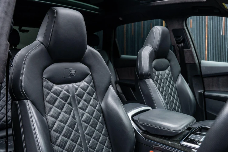 Vehicle Image 12