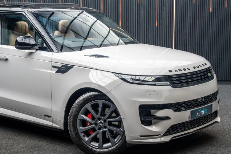 Vehicle Image 9