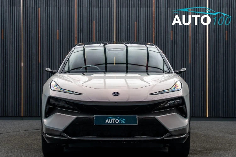 Vehicle Image 11