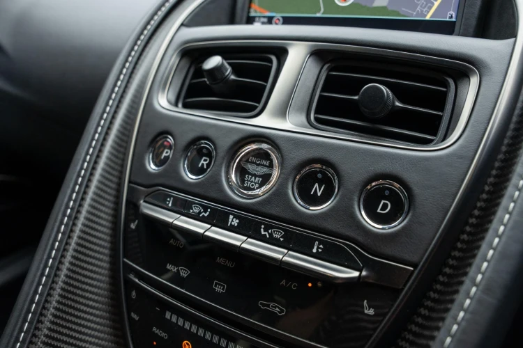 Vehicle Image 30