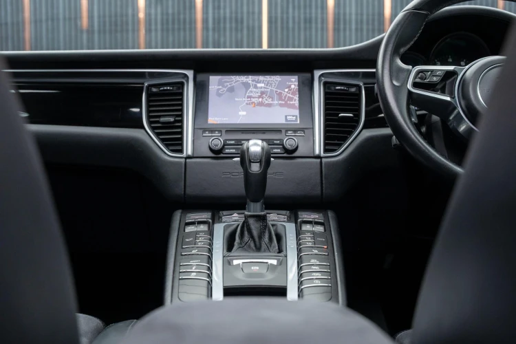 Vehicle Image 35