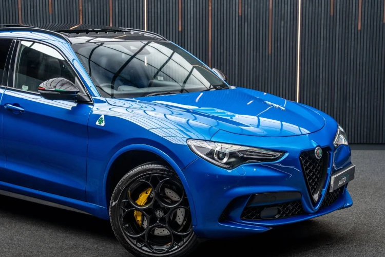 Vehicle Image 9