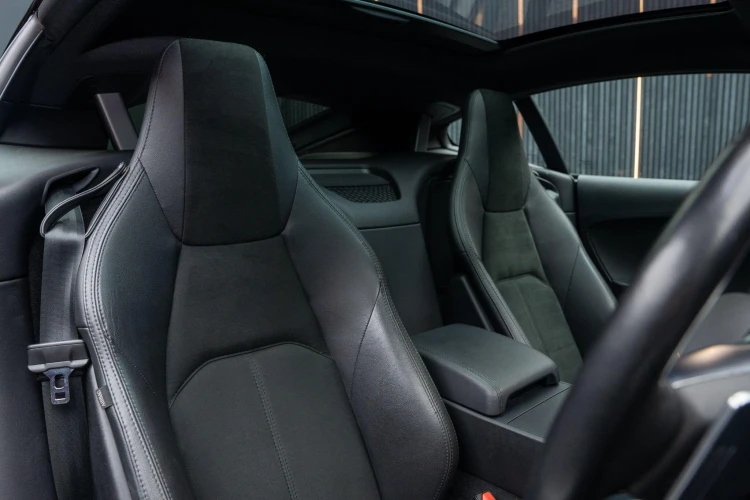 Vehicle Image 12