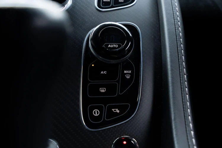 Vehicle Image 30