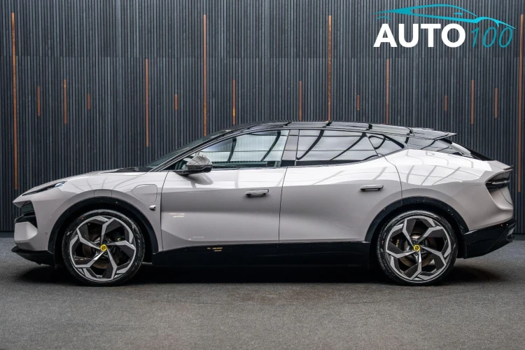 Vehicle Image 13