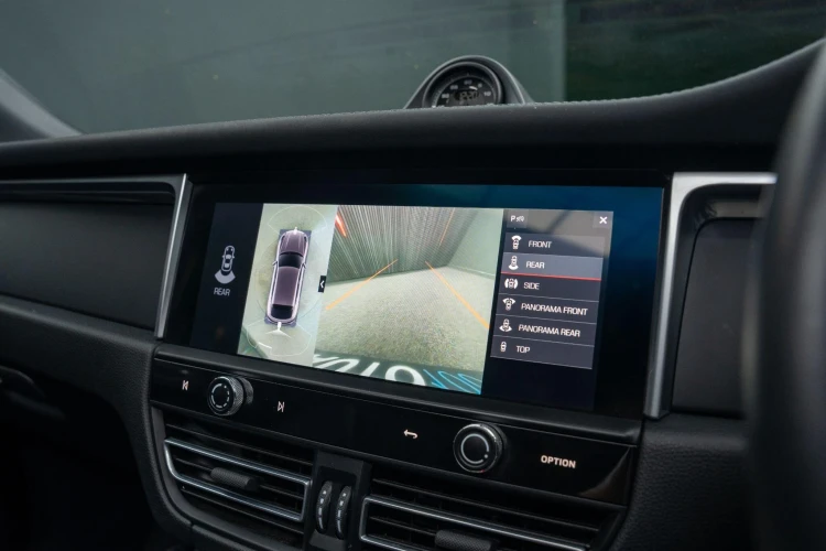Vehicle Image 6