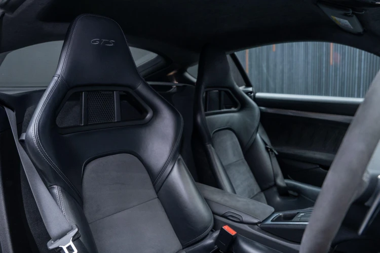 Vehicle Image 12