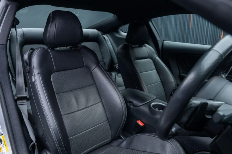 Vehicle Image 12