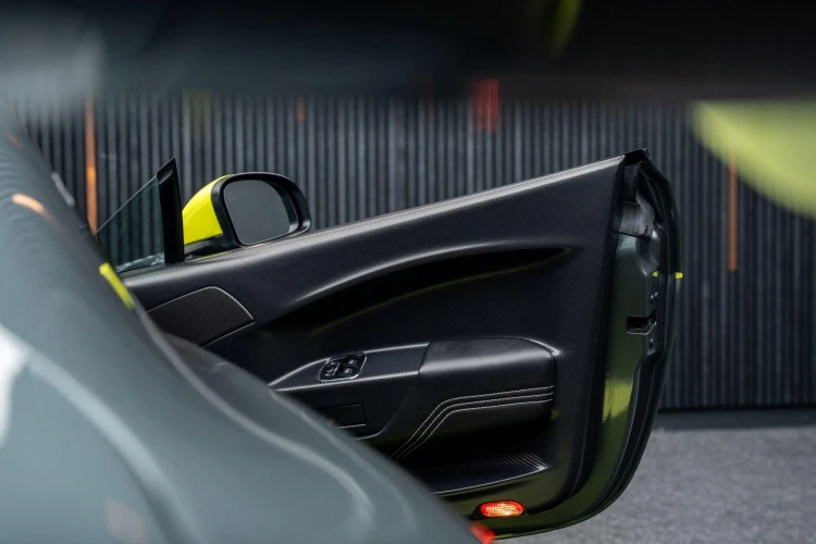 Vehicle Image 32