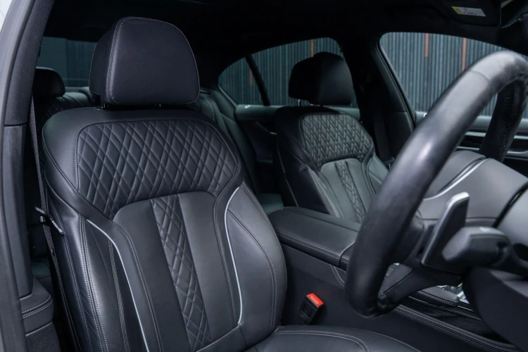 Vehicle Image 12