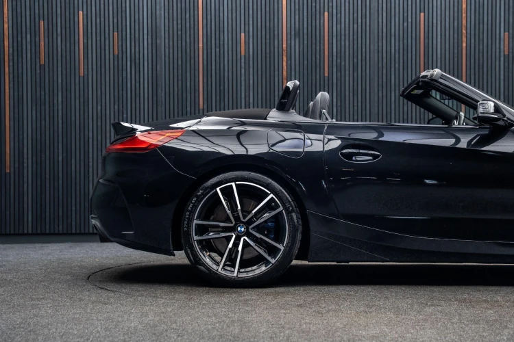 Vehicle Image 21