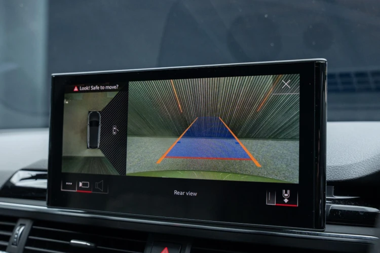Vehicle Image 10