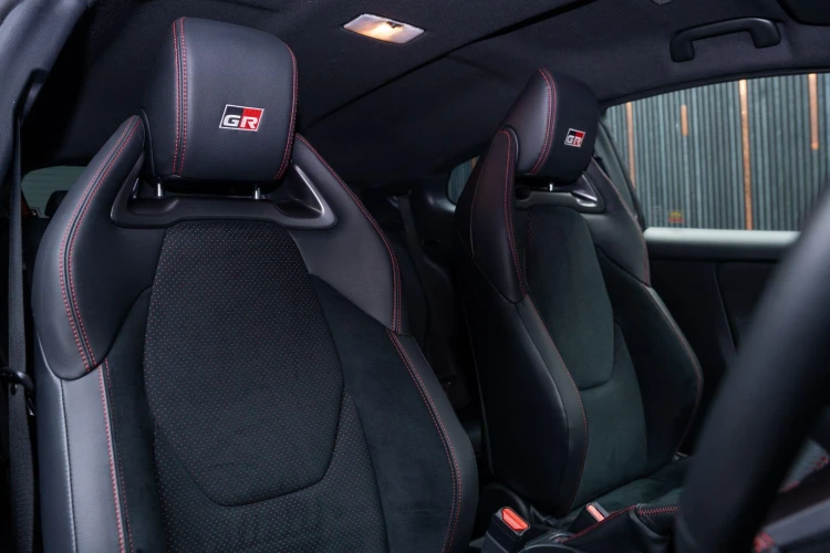 Vehicle Image 12