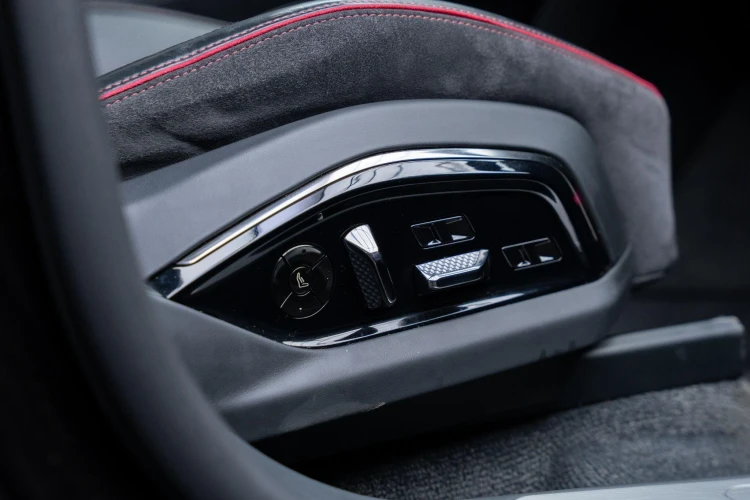 Vehicle Image 30